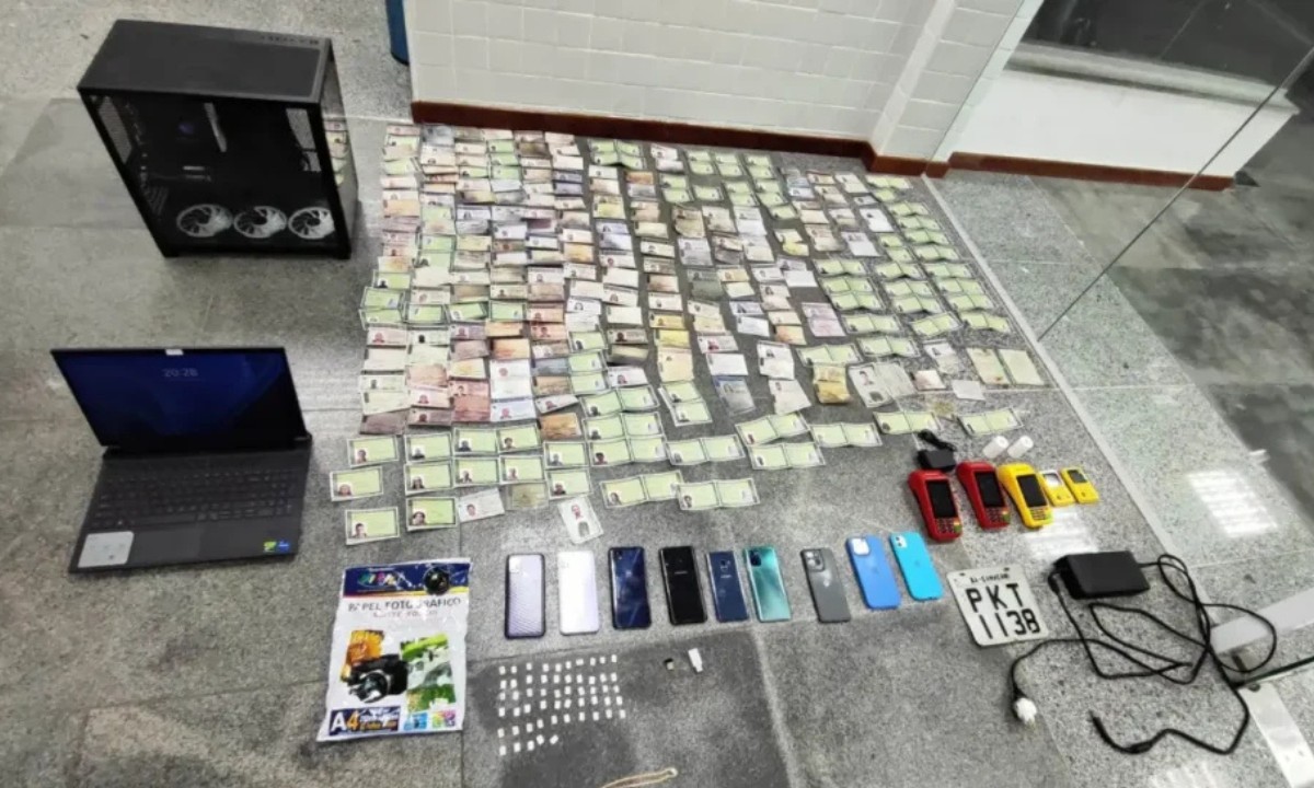 Dois homens são presos por estelionato e receptação na BA em ação que apreendeu mais de 150 documentos de identificação