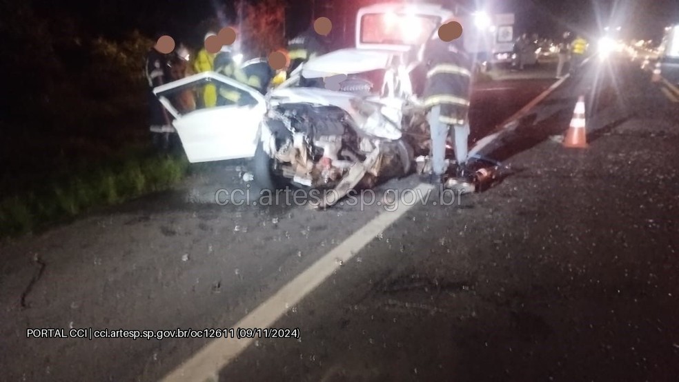 Um idoso morre e cinco pessoas ficam feridas em acidente após tentativa de ultrapassagem em Assis (SP) — Foto: Artesp/reprodução