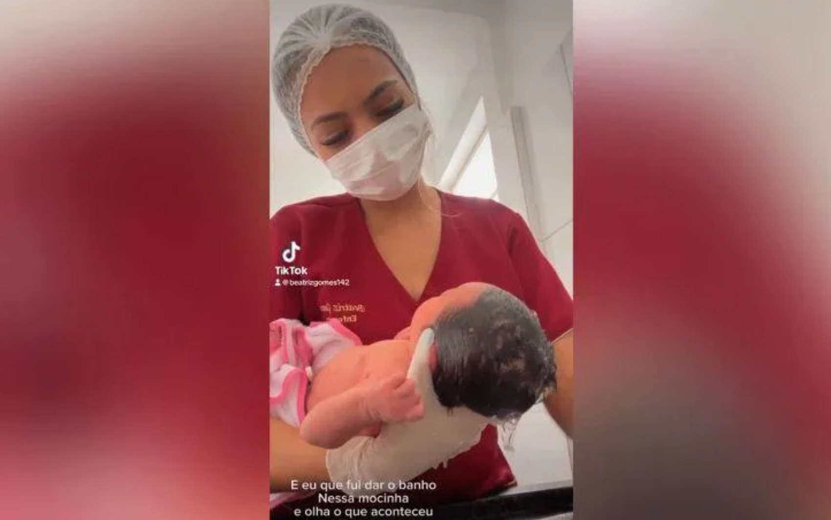 Bebê com um dia de vida dorme durante o primeiro banho, e surpreende enfermeira; vídeo
