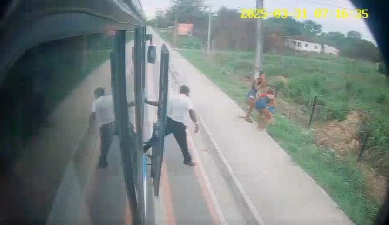'No Lugar Certo e Na Hora Certa': Motorista de ônibus Salva Bebê Entasgado Em Saquarema