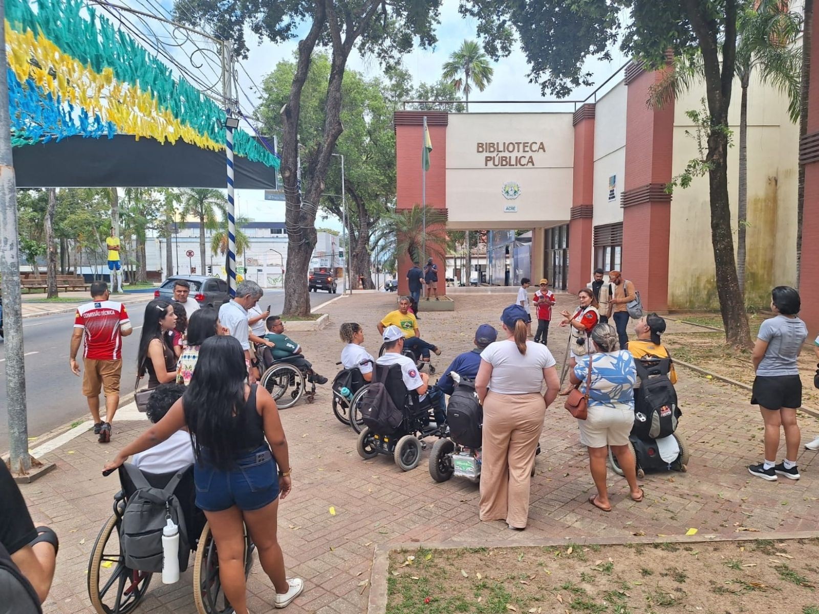 Tour acessível leva pessoas com deficiência física para conhecerem pontos turísticos de Rio Branco: 'Olhar inclusivo'