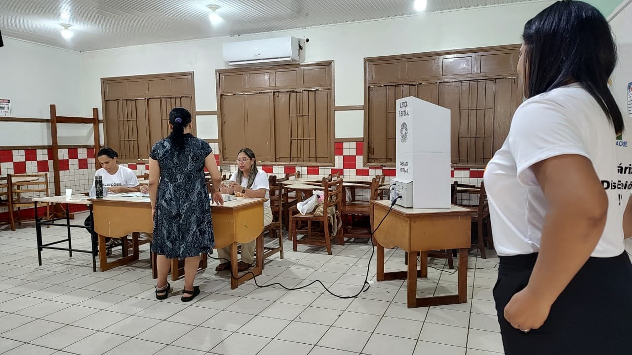 TRE registra substituição de sete urnas eletrônicas no Acre durante eleição