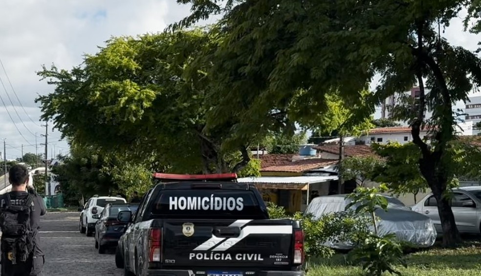 Corpo de homem é encontrado com mãos amarradas e cabeça decapitada às margens da BR-230, em JP — Foto: Reprodução / Flávio Fernandes