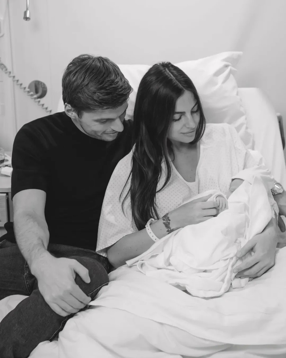 Max Verstappen e Kelly Piquet com a filha — Foto: Reprodução/Instagram