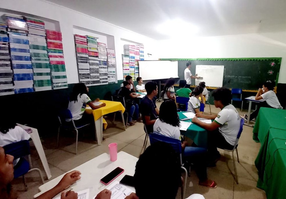Estudante premiado em Olimpíadas de ensino dá aulas de reforço em matemática para colegas de escolas públicas — Foto: Divulgação/Seduc