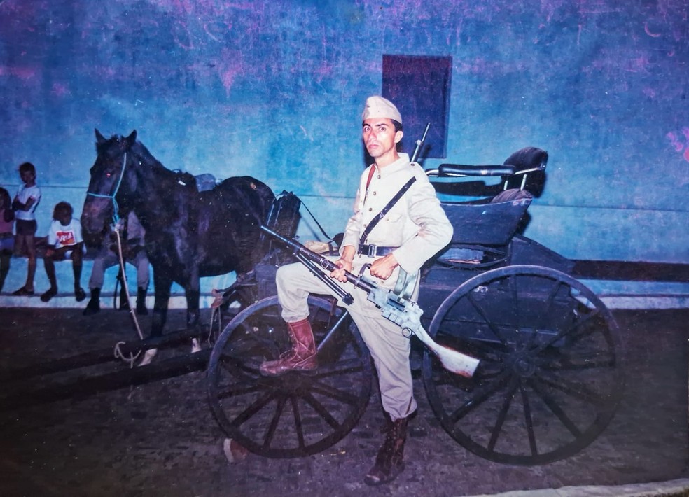 Paulo Sergio como figurante no Auto da Compadecida, em 1998 — Foto: Arquivo Pessoal