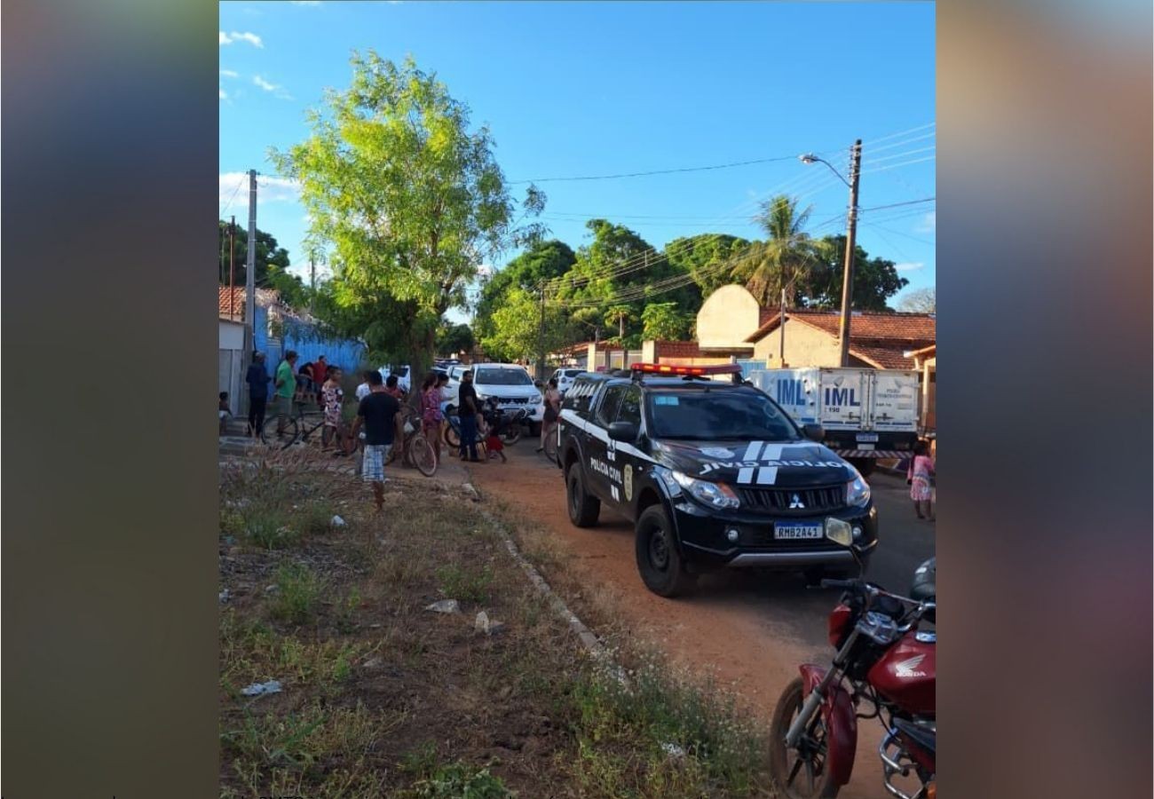 Duas pessoas são encontradas mortas dentro de casa em Colinas 