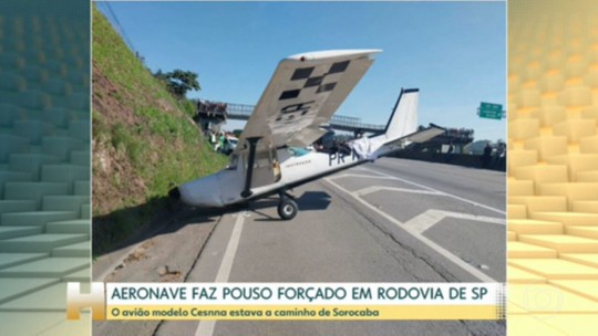 Um avião de pequeno porte fez pouso forçada em estrada de SP - Programa: Jornal Hoje 