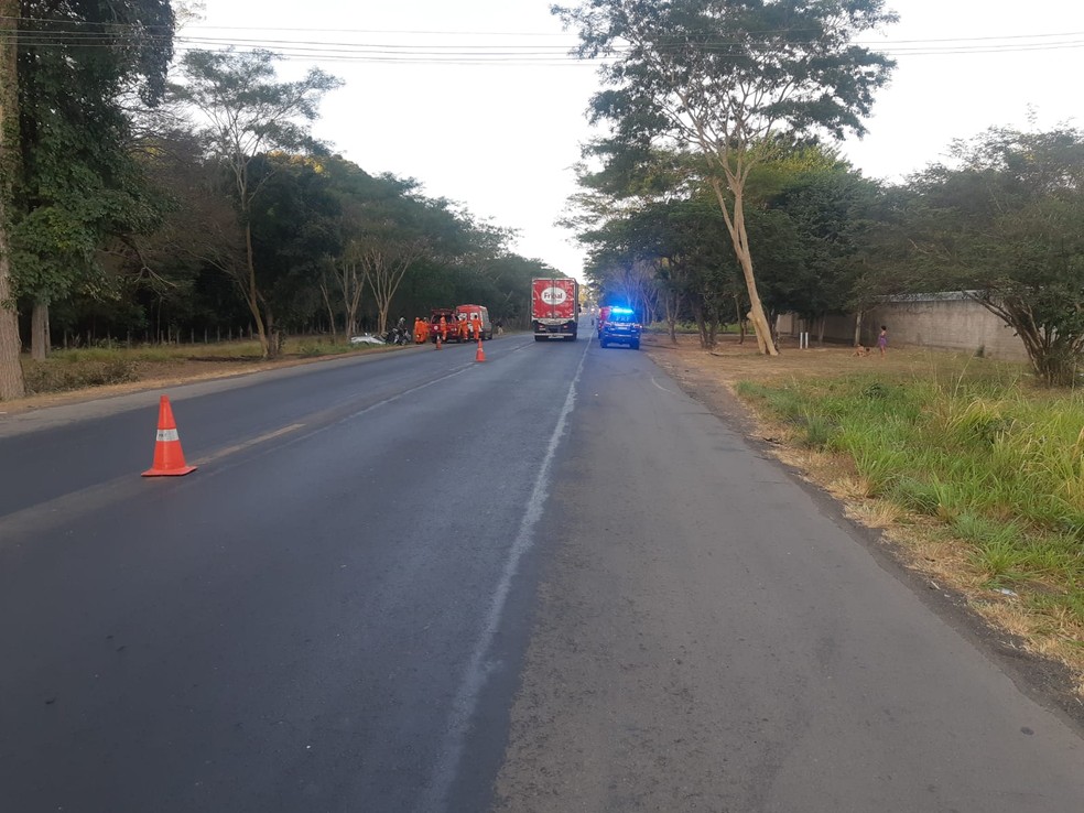 Carro fica sem teto após acidente na BR-343, em Teresina; três mulheres ficaram feridas — Foto: Polícia Rodoviária Federal