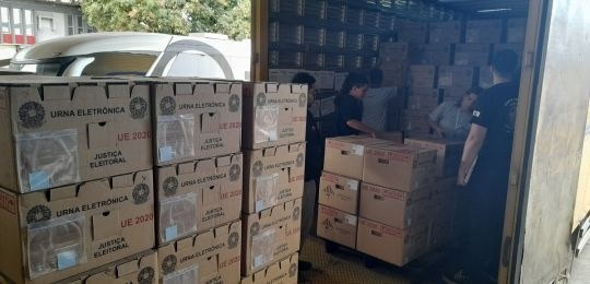 TRE-MG inicia envio de quase 50 mil urnas eletrônicas para o interior de Minas
