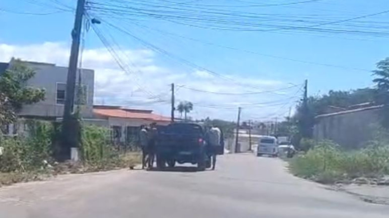 Policial frustra tentativa de sequestro, salva vítima e um suspeito é preso na Grande Fortaleza; veja vídeo