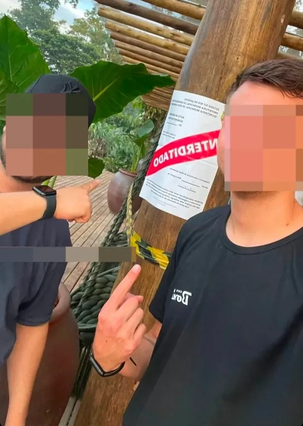 Interdição da mansão virou atração turística — Foto: Reprodução 