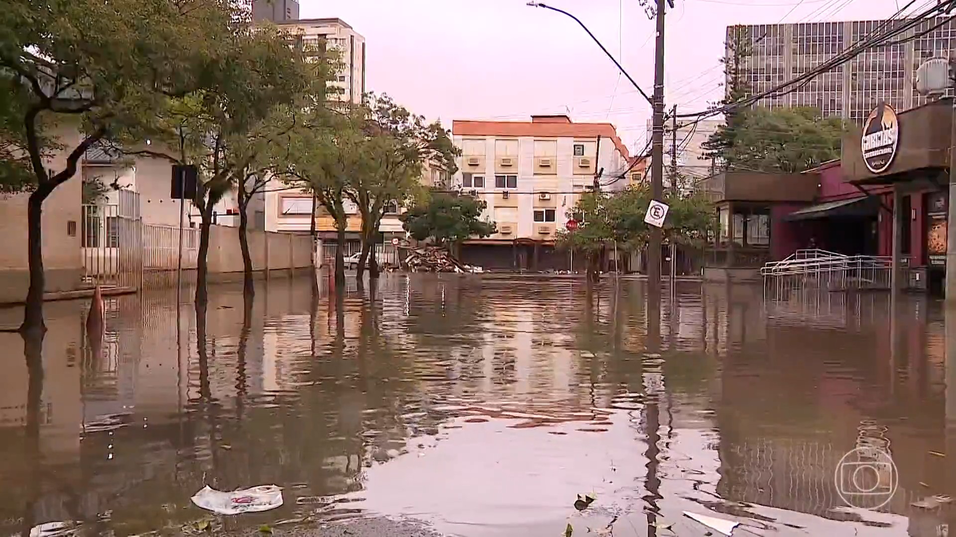 Chuva volta a provocar novas inundações em bairros de Porto Alegre