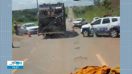Dois acidentes são registrados na BR-010 e envolveram carros da prefeitura