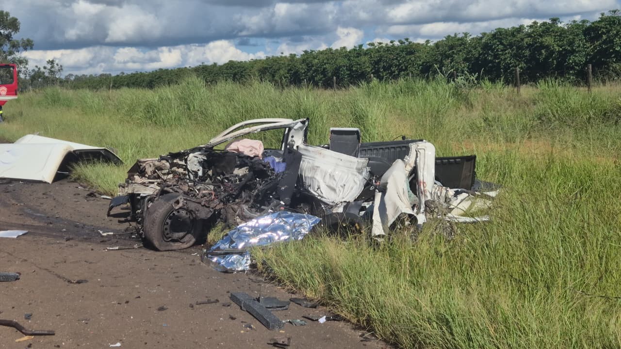 Colisão entre carro e caminhão causa morte e deixa feridos em rodovia entre Franca e São José da Bela Vista, SP