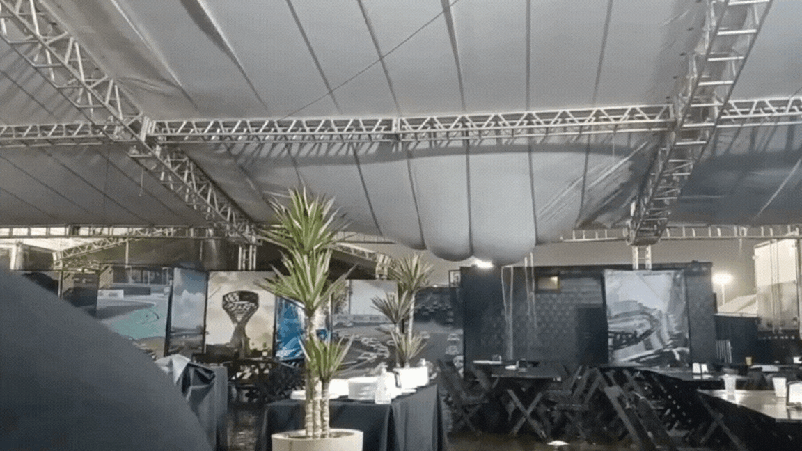 VÍDEO: teto de lona cheio d'água estoura com forte chuva no 2º dia de treinos na Stock Car em parque de Cuiabá