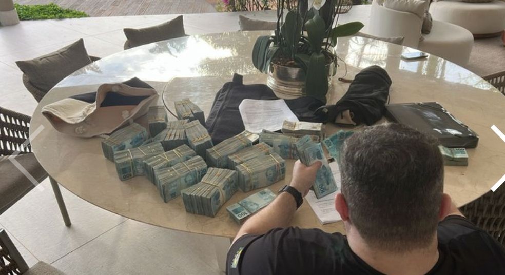 Dinheiro em espécie apreendido durante operação da PF contra Banco Master e BRB — Foto: Reprodução/PF