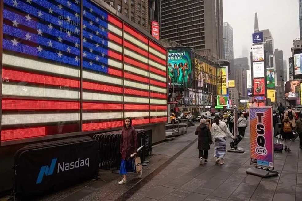 A cidade americana de Nova York reduziu sua previsão de turistas internacionais para este ano em 17%, atribuindo a queda às políticas de Donald Trump — Foto: Getty Images