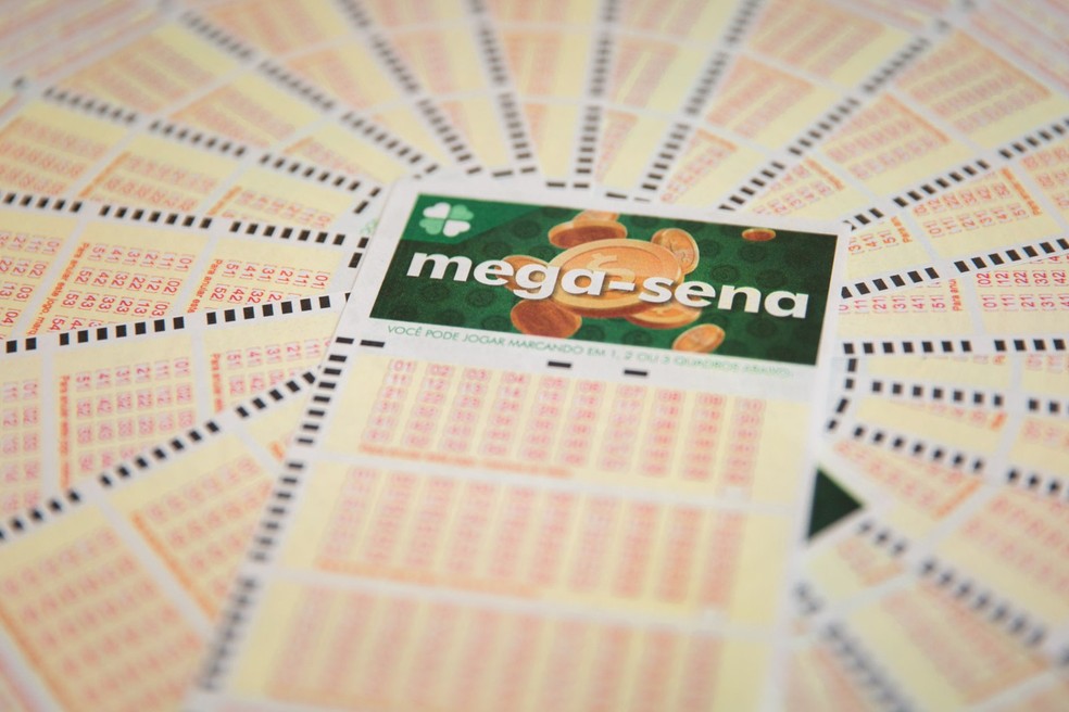  Aposta única da Mega-Sena custa R$ 5 e apostas podem ser feitas até as 19h — Foto: Marcelo Brandt/G1