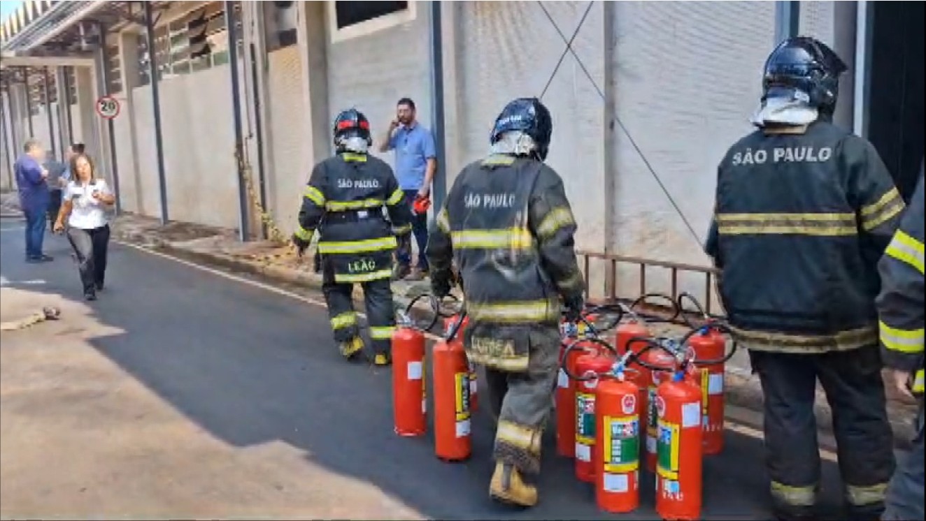 Área energizada dificultou controle de fogo no HC de Ribeirão Preto, diz bombeiro