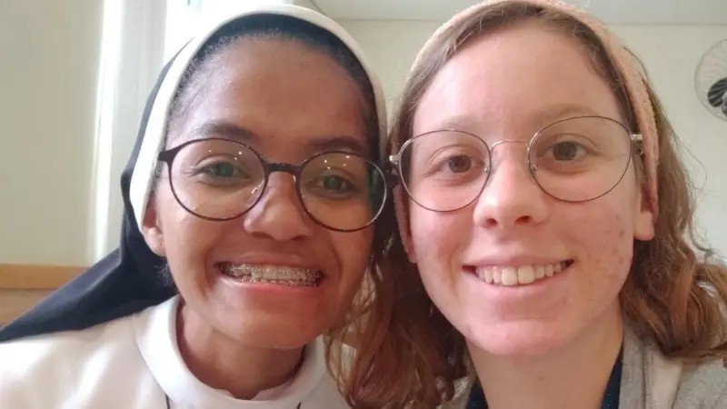 Elas iam ser freiras, hoje estão casadas: 'Deus foi nosso cupido'