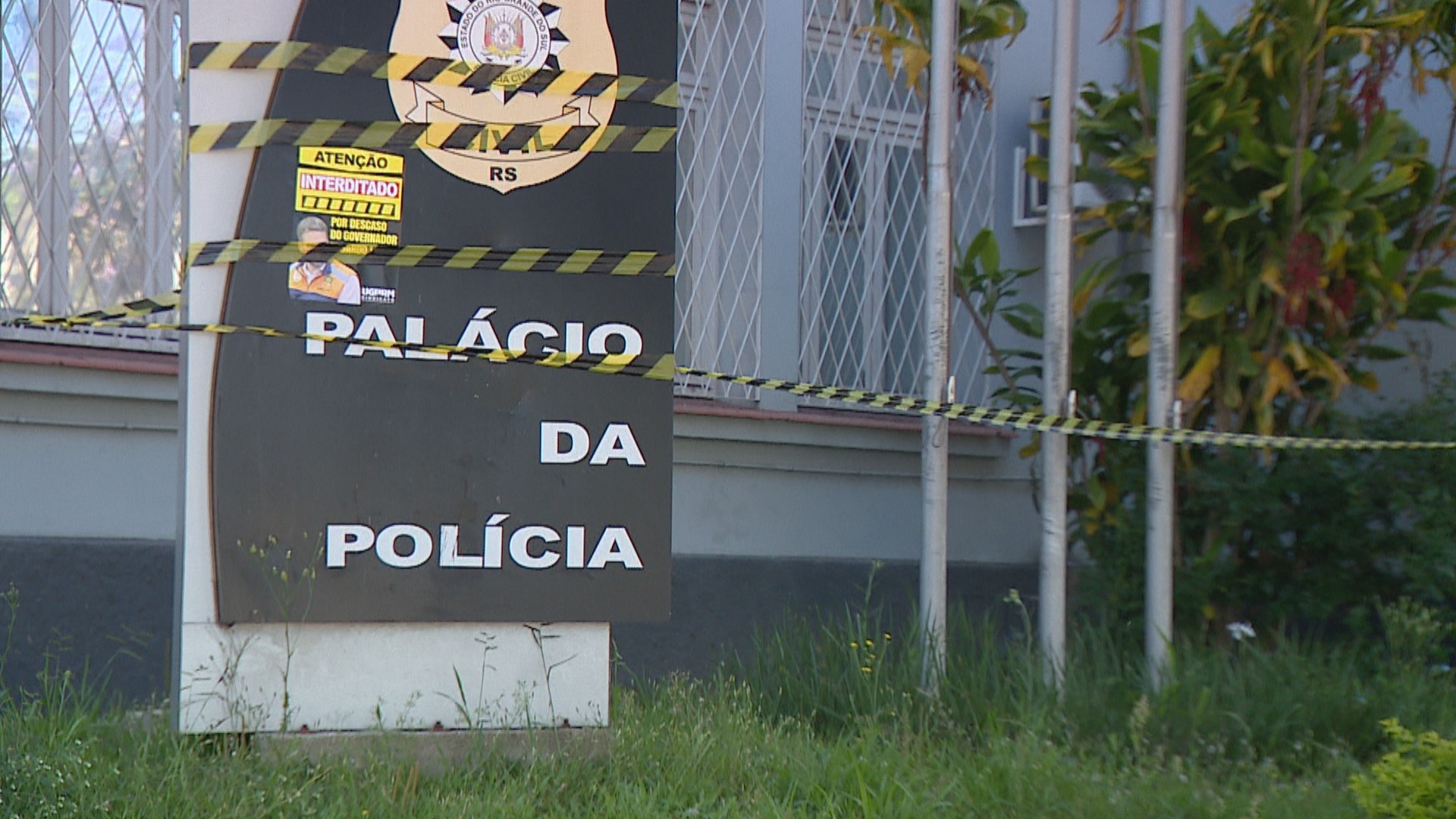 Policiais civis 'interditam' sede da corporação no RS em protesto por melhores condições de trabalho