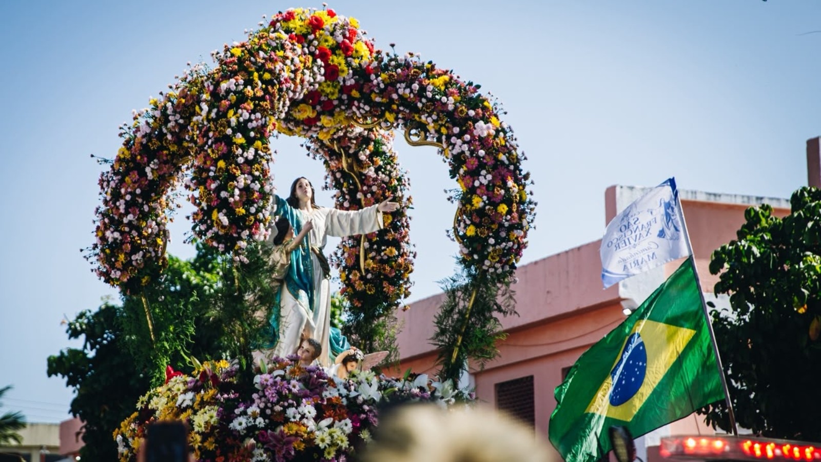 Multidão celebra 300 anos de Fortaleza em percurso de 10 km na Caminhada com Maria​‌​