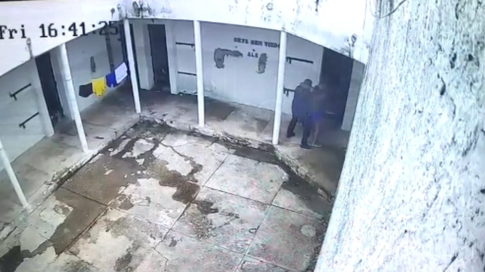 VÍDEO: Adolescente com objeto cortante fere agente ao tentar fugir de centro educacional em Teresina