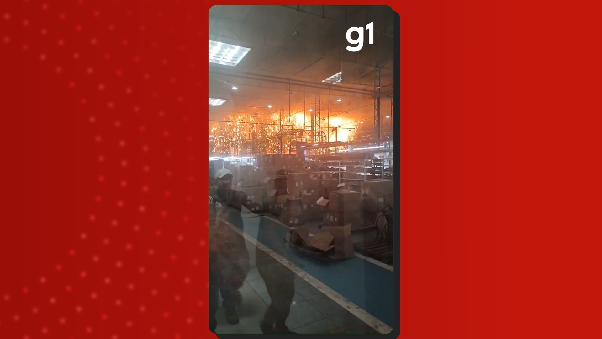 Funcionários gravam incêndio em fábrica em Manaus e correm para fugir das chamas; VÍDEO