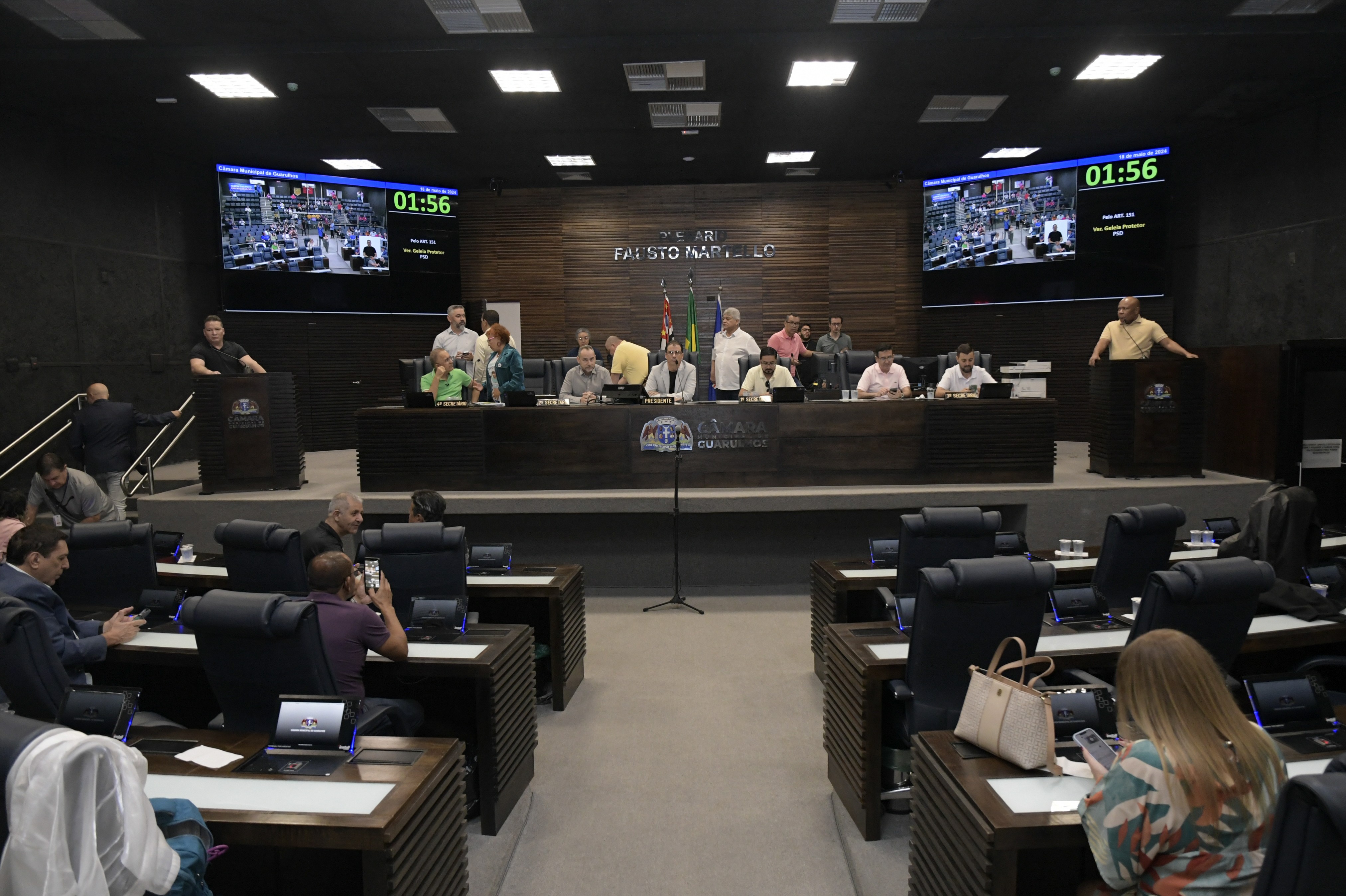 Vereadores de Guarulhos fazem sessão extraordinária no sábado e aprovam privatização da Sabesp 