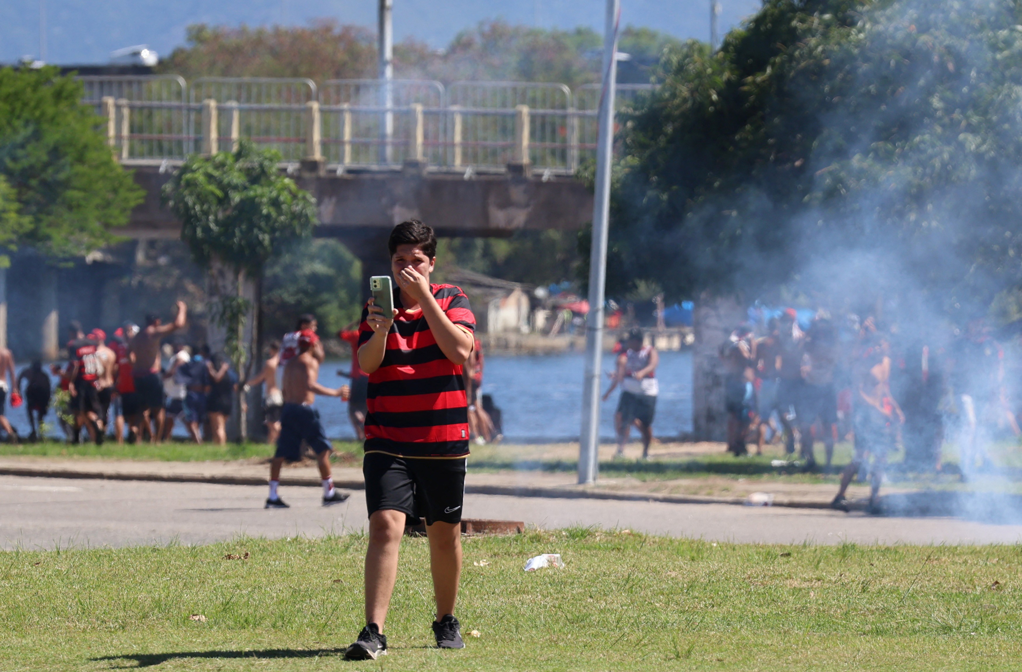 'AeroFla' tem confusão no fim e PM usa gás de pimenta e balas de borracha