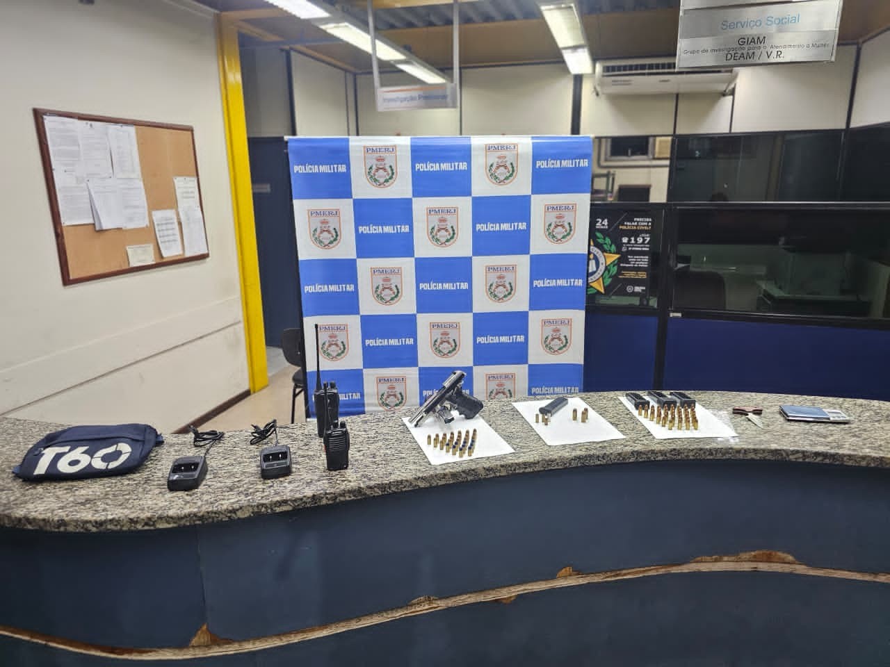 Adolescente com suspeita de envolvimento em homicídio é apreendido com arma em Barra Mansa