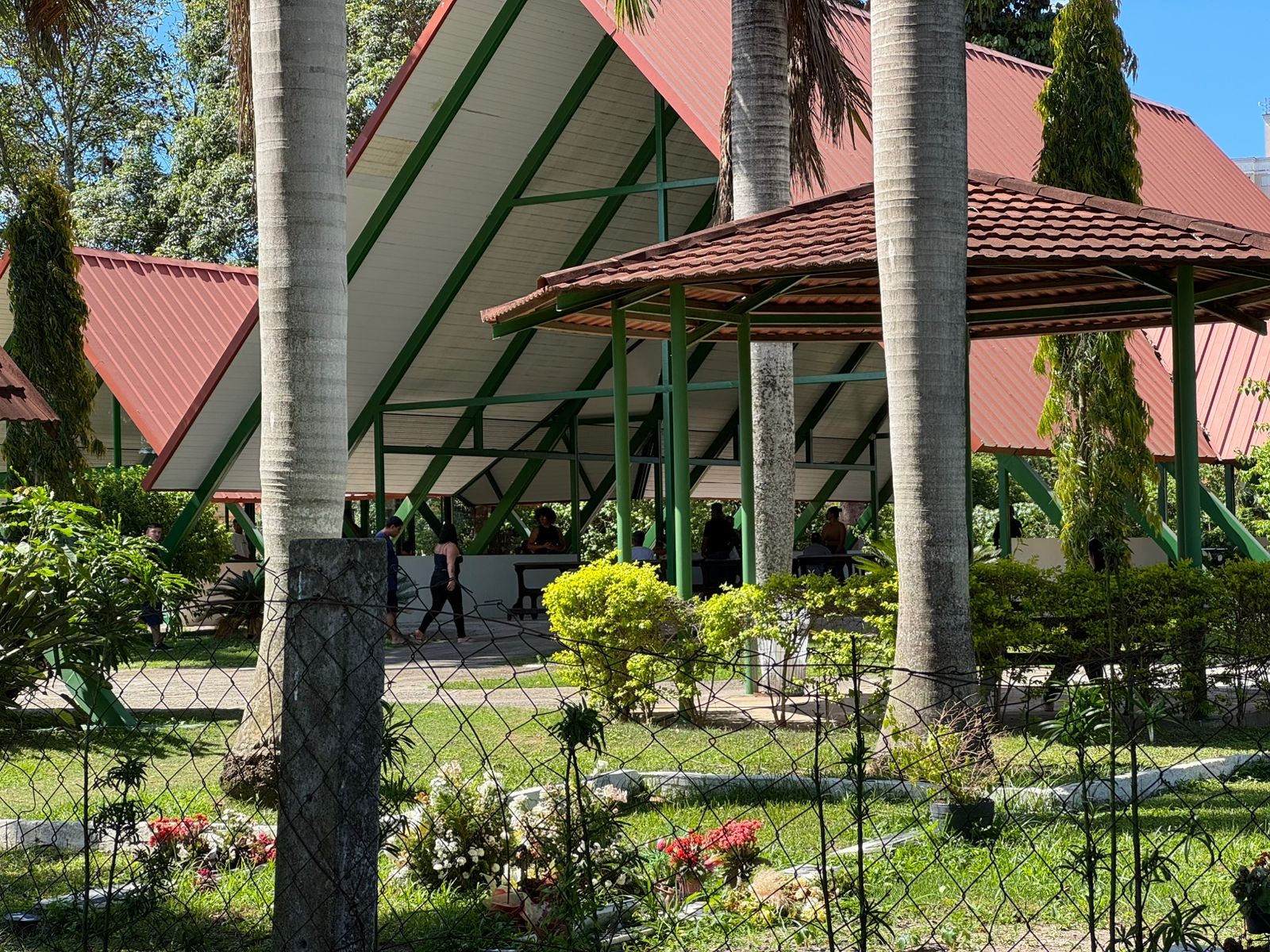 Homem de 51 anos morto em assalto é enterrado em Pindamonhangaba
