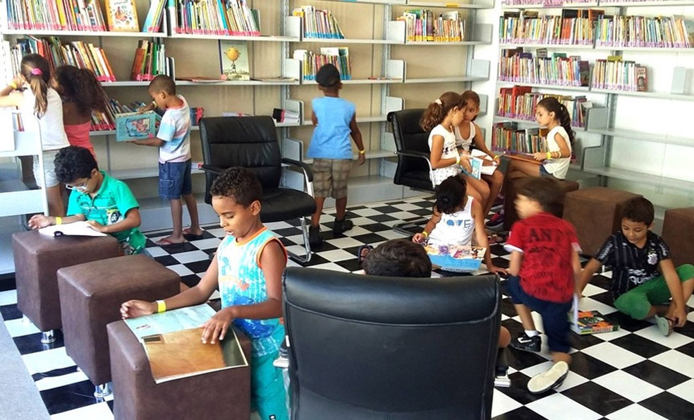 Comunicação  Biblioteca recebe doações de livros infantis em campanha para  abonar suspensão