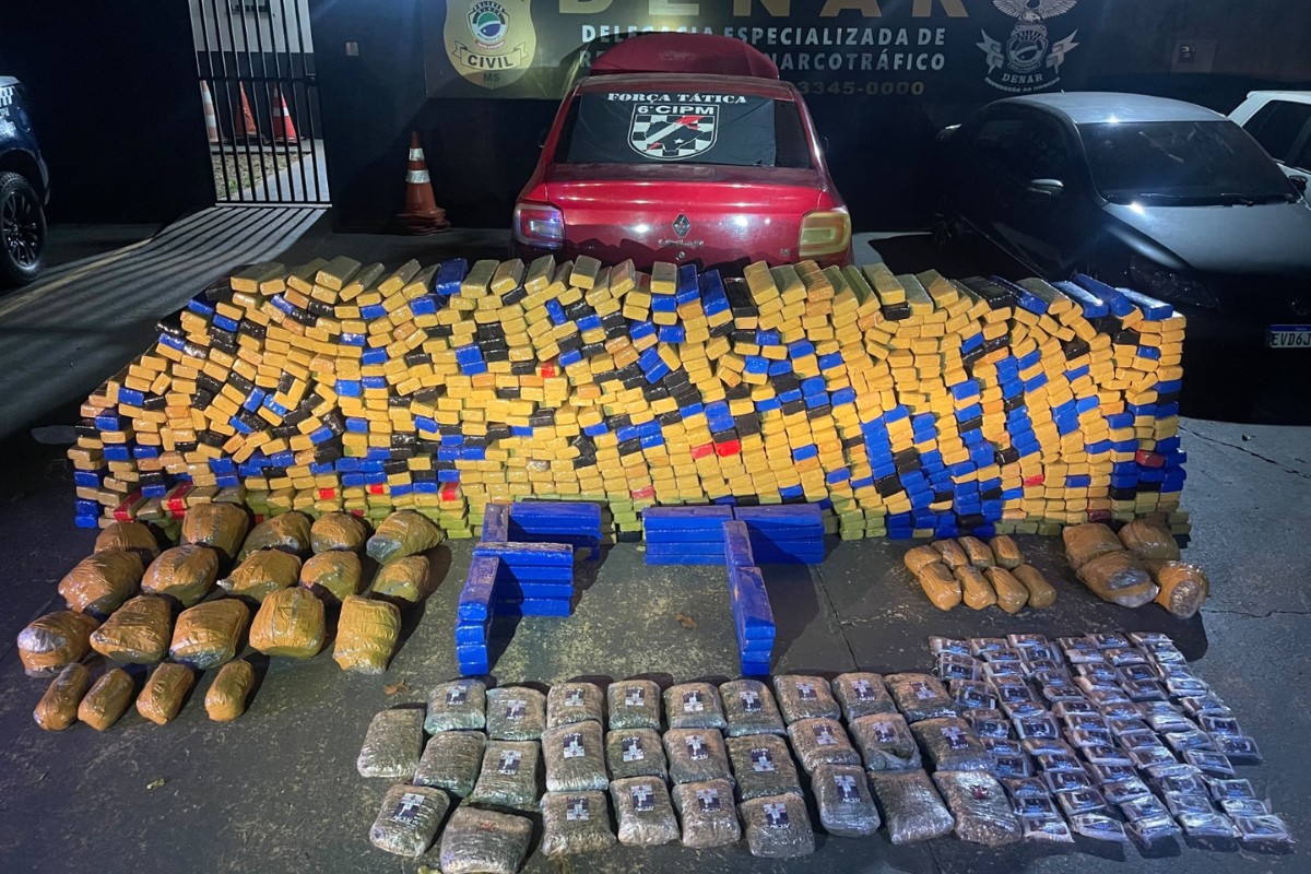 Homem foge da polícia e abandona carro com quase uma tonelada de maconha em Campo Grande