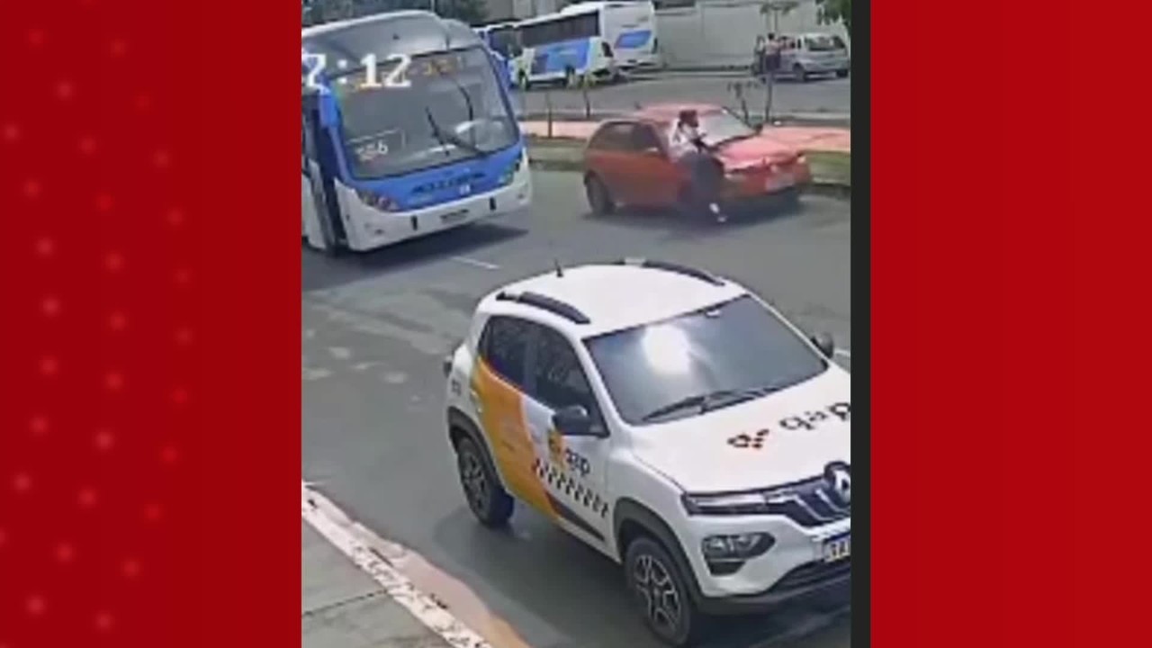 Estudante é atropelada após descer de ônibus na Zona Norte de Manaus; VÍDEO