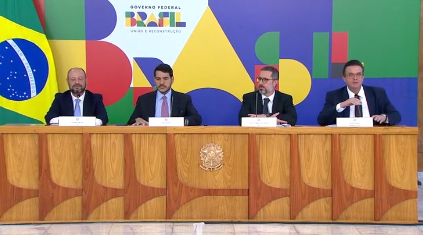 Fraude no INSS: AGU pede à Justiça bloqueio de bens de mais 14 investigados