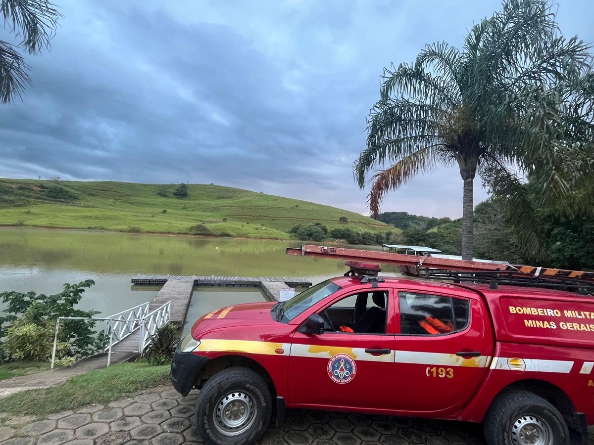 Corpo de Bombeiros localiza corpo de jovem que se afogou ao tentar buscar jet ski em represa no interior de MG