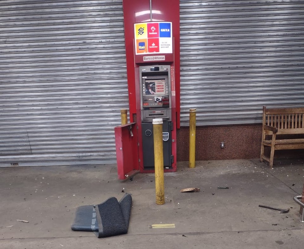 Homem tentou explodir caixa eletrnico de supermercado em Uberlndia — Foto: Reproduo/TV Integrao