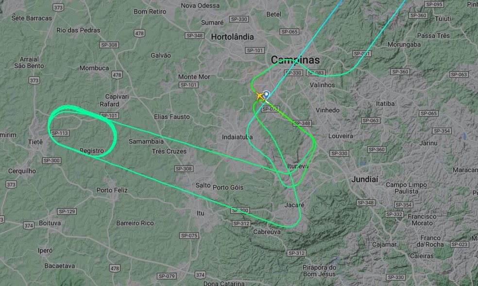 Avião cargueiro decolou de Viracopos, identificou problema e retornou ao aeroporto em Campinas (SP); no pouso, Boeing estourou o pneu e fechou a pista — Foto: Reprodução