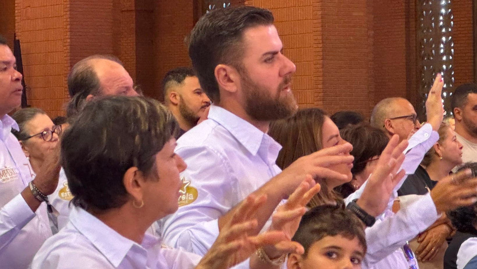 Zé Neto, da dupla com Cristiano, chega ao Santuário Nacional de Aparecida após romaria a cavalo