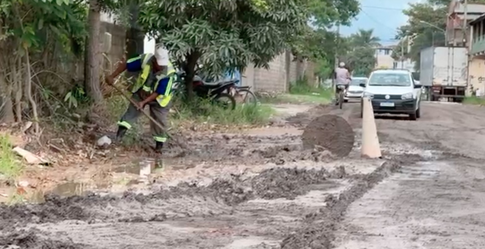 Rio Das Ostras: Equipe Realizam Limpezas de Ruas Que Sofreram Com como Fortes Chuvas