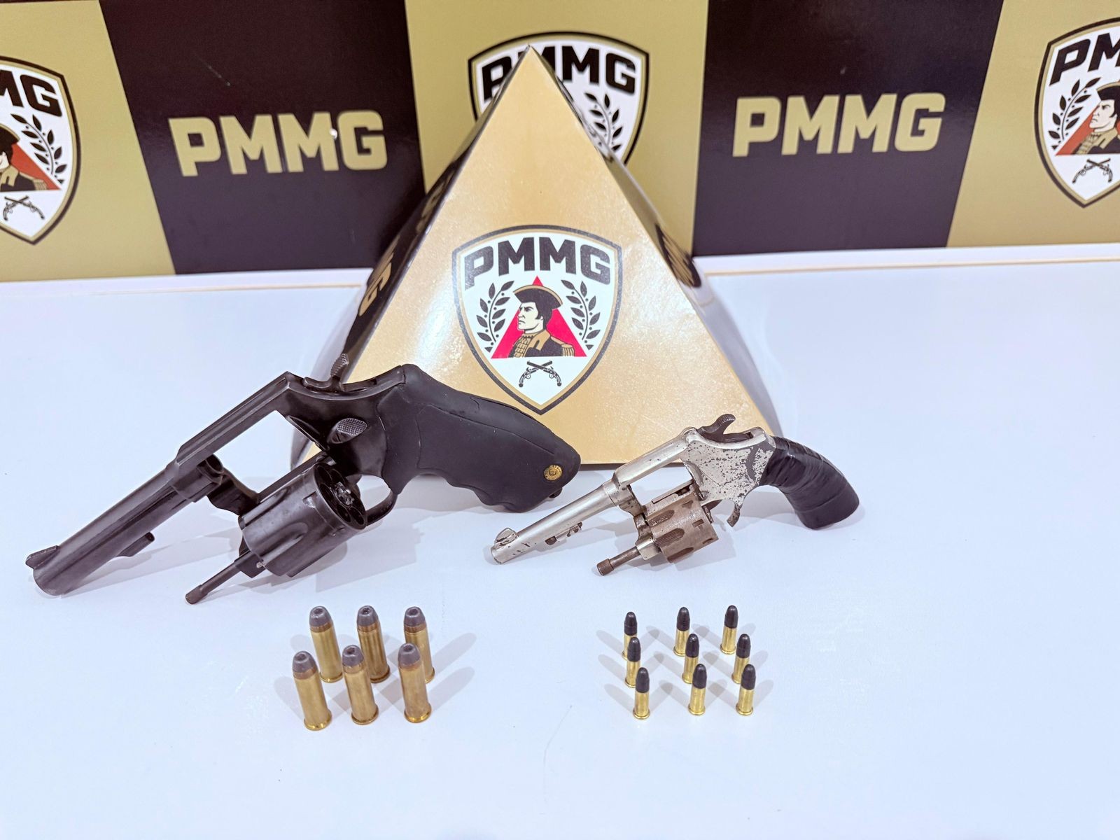 Armas e munições são apreendidas após informações de que grupos rivais se preparavam para confronto em Jaíba