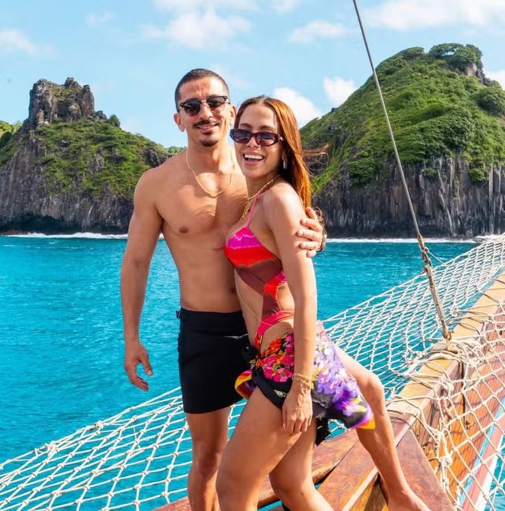 Anitta ao lado de Renan Machado — Foto: Redes sociais
