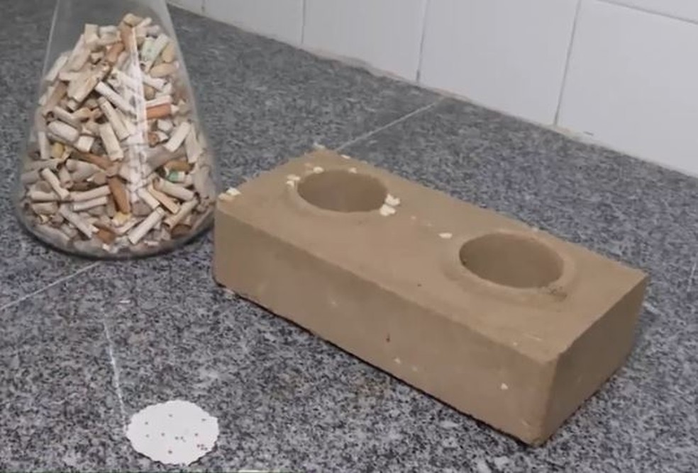 Filtros de cigarro são usados para produção de tijolos ecológicos e papel reciclável, na UFPB — Foto: TV Cabo Branco/Reprodução