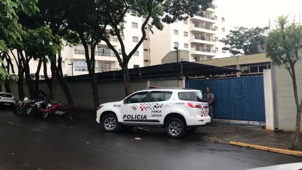 Gaeco faz operação para combater desvio de dinheiro público na Cohab de Bauru — Foto: Giuliano Tamura/TV TEM