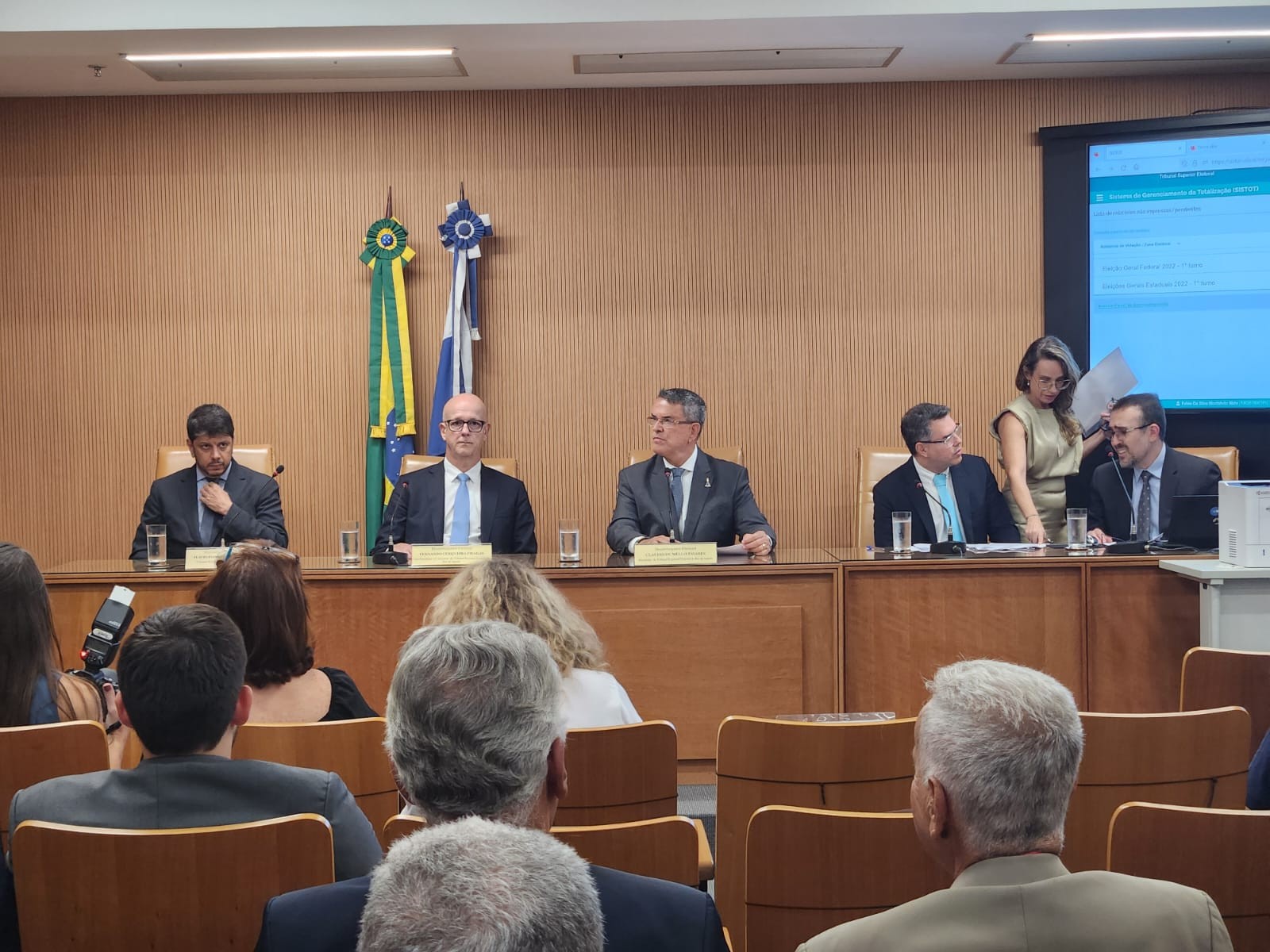 TRE-RJ faz retotalização após cassação de Bacellar; distribuição de cadeiras não muda e delegado Carlos Augusto Nogueira Pinto assume vaga