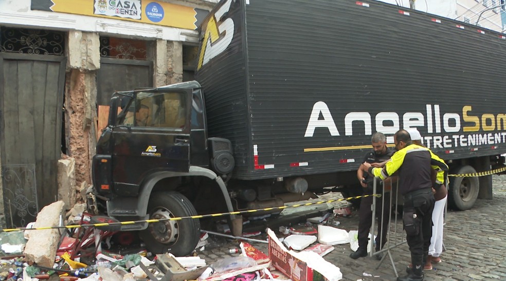Caminhão desgovernado atinge museu no Centro Histórico de Salvador — Foto: Raimundo Nonato/TV Bahia