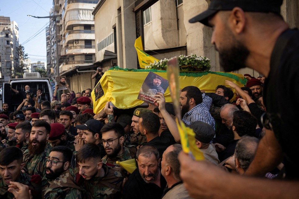 Funeral de comandante do Hezbollah nesta quinta em Beirute, no Líbano — Foto: Alkis Konstantinidis/Reuters