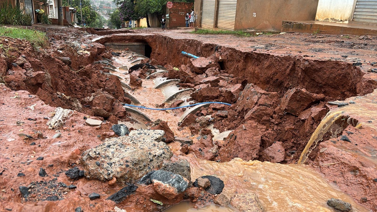 Moradores relatam prejuízos após enchente no distrito de Sousas, em Campinas: 'Perdemos tudo'